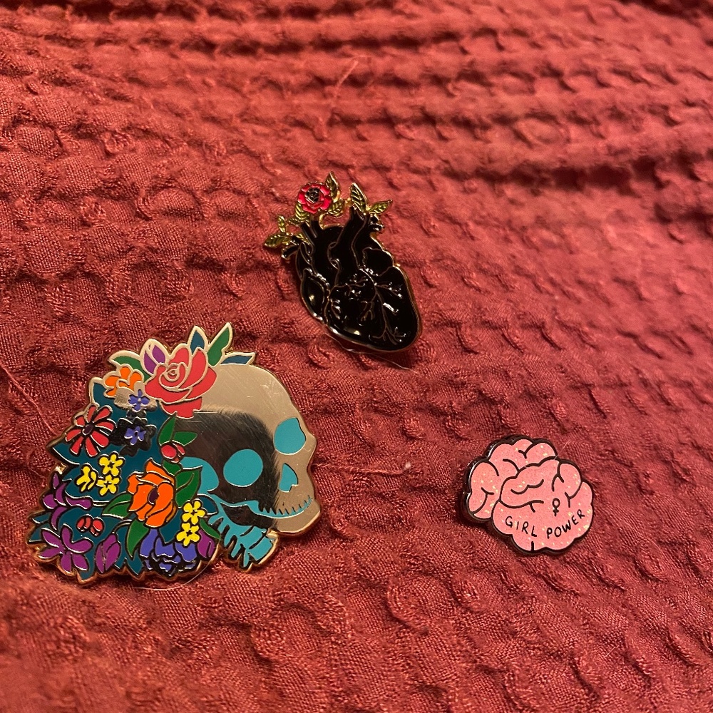 Set of 3 medical pins